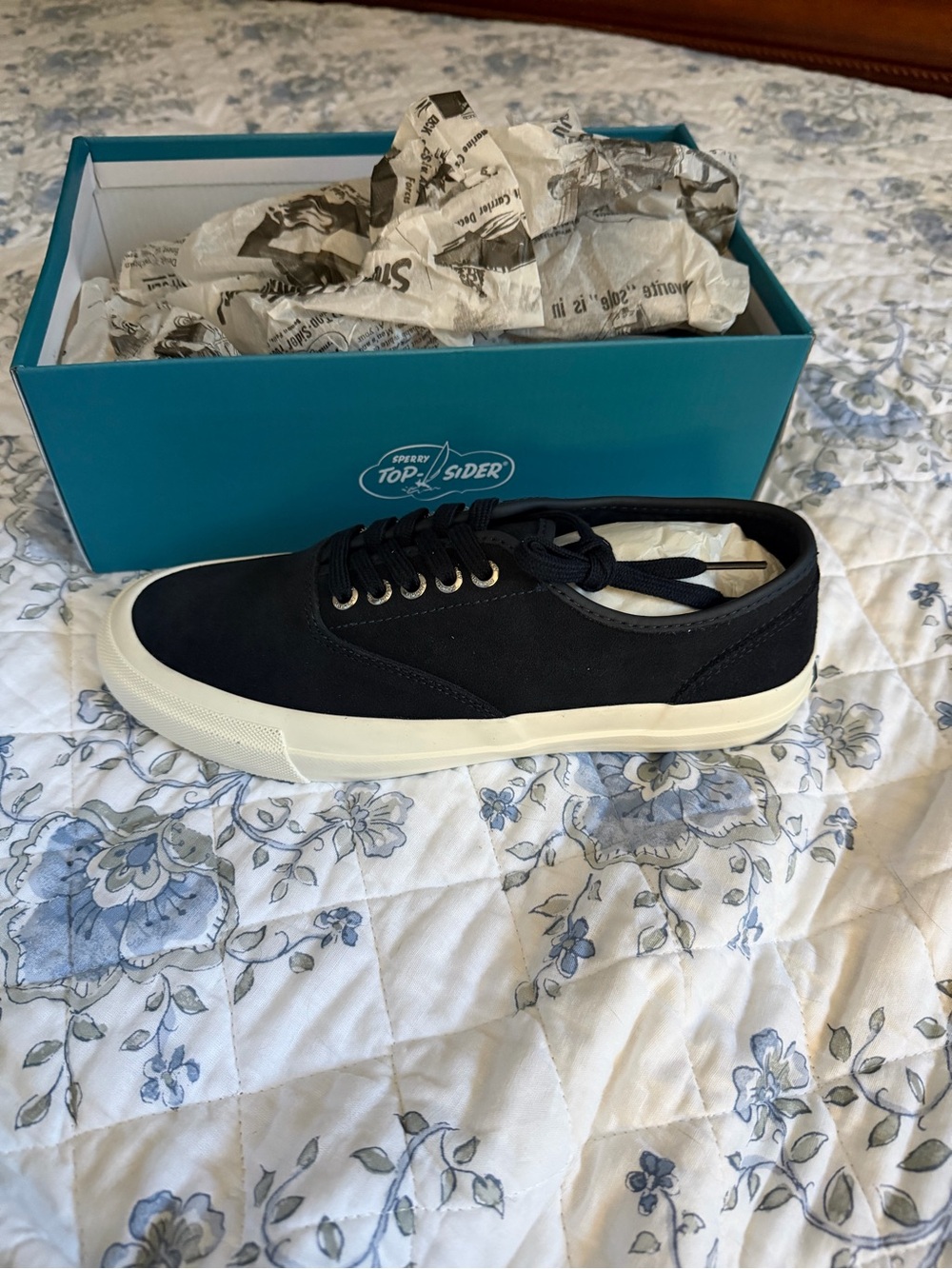 Sperry Navy Canvas Low-Top Sneaker with Off-White Sole Mens 7.5 New